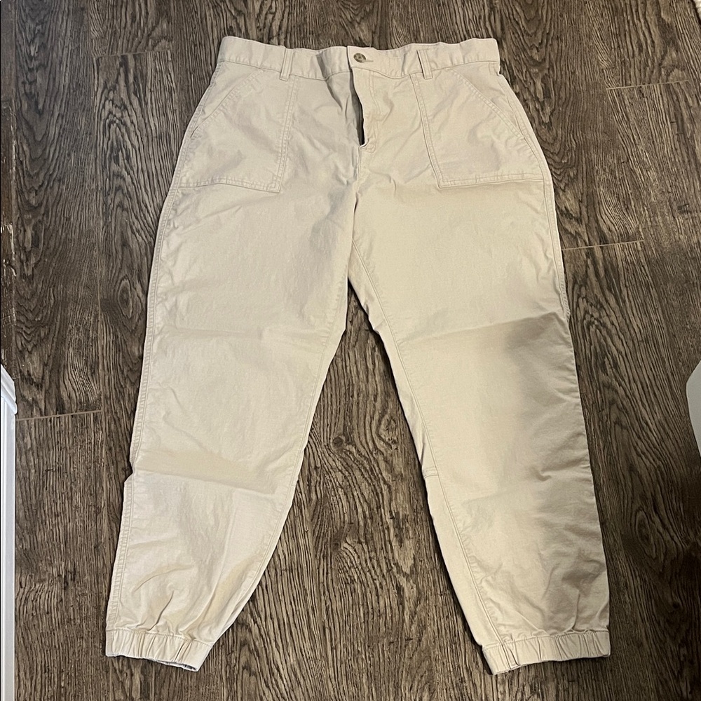 Eddie Bauer Women's Cream Cargo Pants